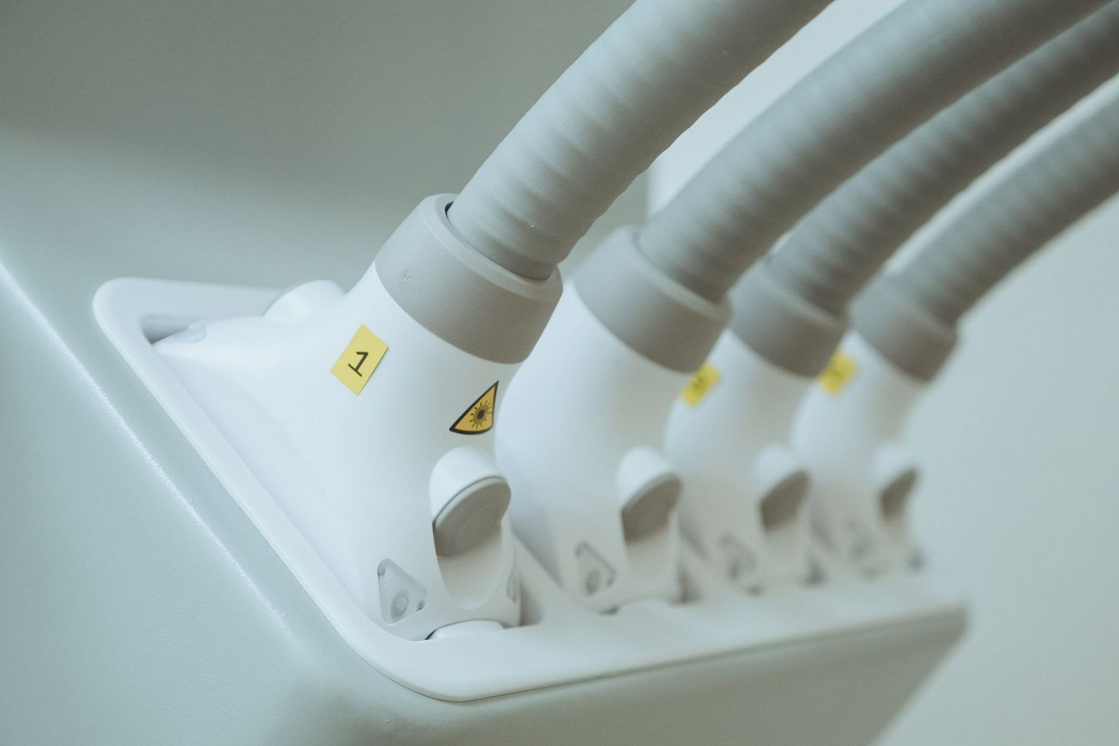 SculpSure絲酷秀（體外雷射溶脂）的４顆小巧的平貼式探頭的設計