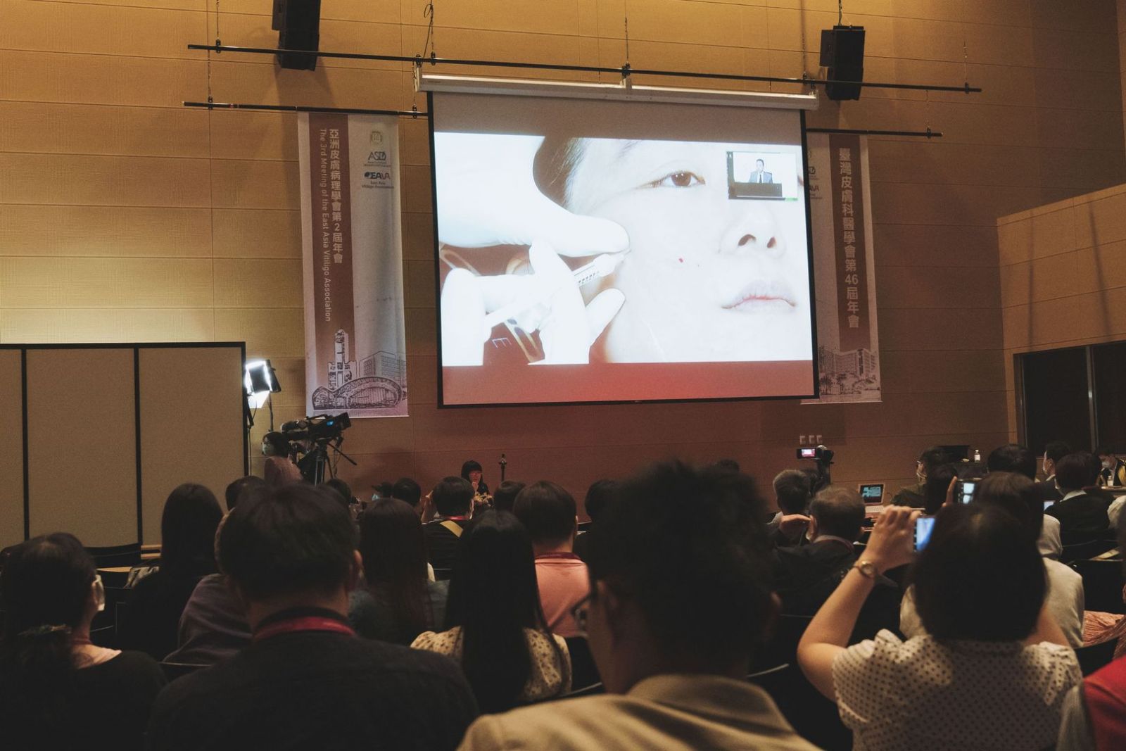 林上立醫師扎實的注射教學示範，吸引了現場的與會專家