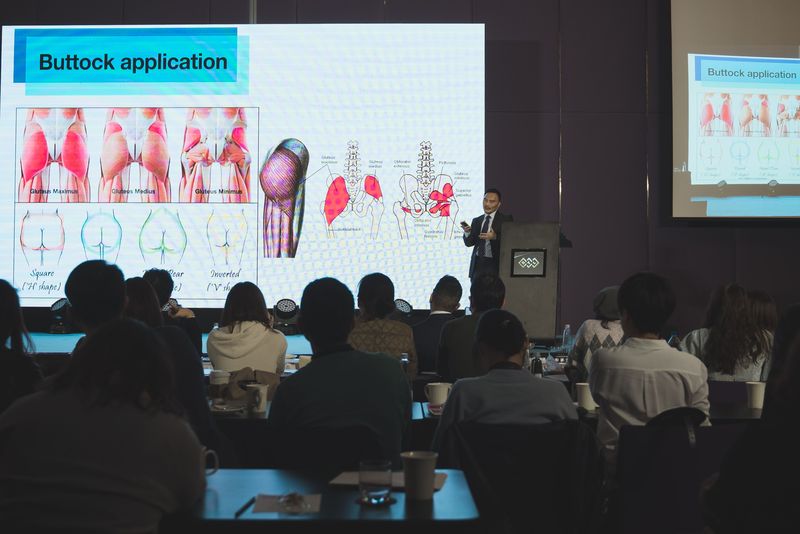 腹部、臀部、大腿等都是由不同肌肉群所組成，EMSCULPT 肌動減脂的治療時，探頭該如何擺放，精準鍛鍊到正確的肌肉。