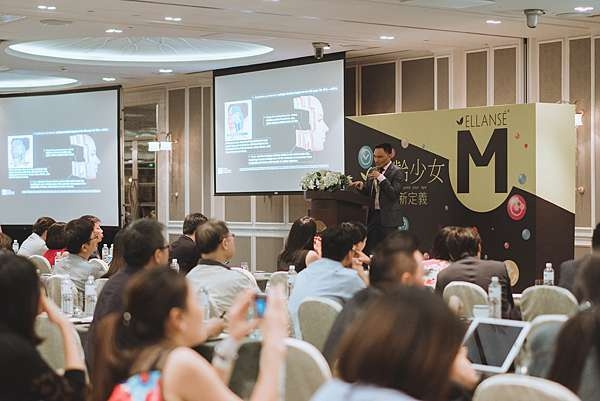 ELLANS&Eacute;洢蓮絲Ｍ劑型上市發表會中，林上立醫師演講實況。