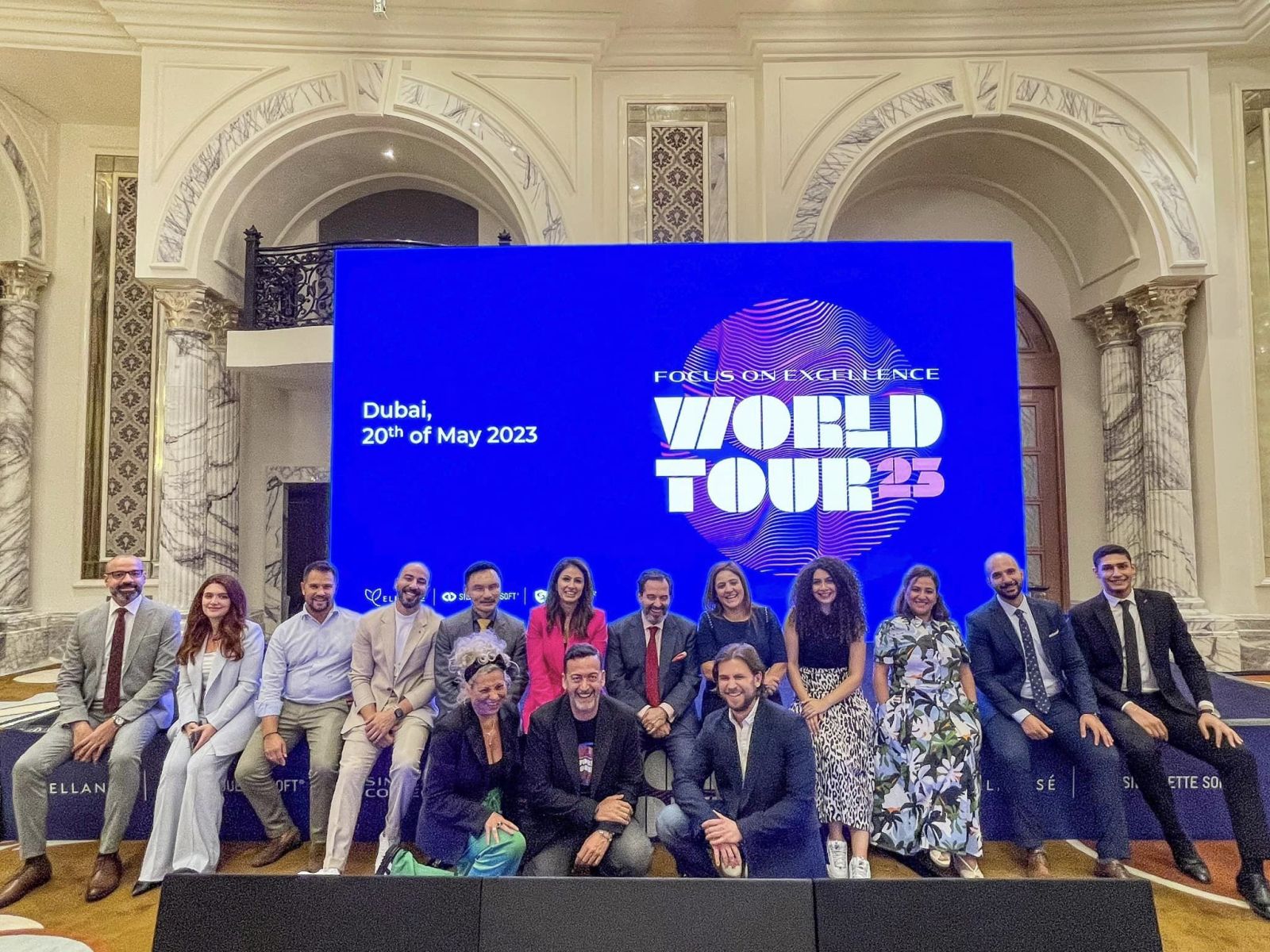 林上立醫師參加Focus on Excellence - World Tour，與其他講師、ELLANS&Eacute;原廠工作人員在會後一起大合影